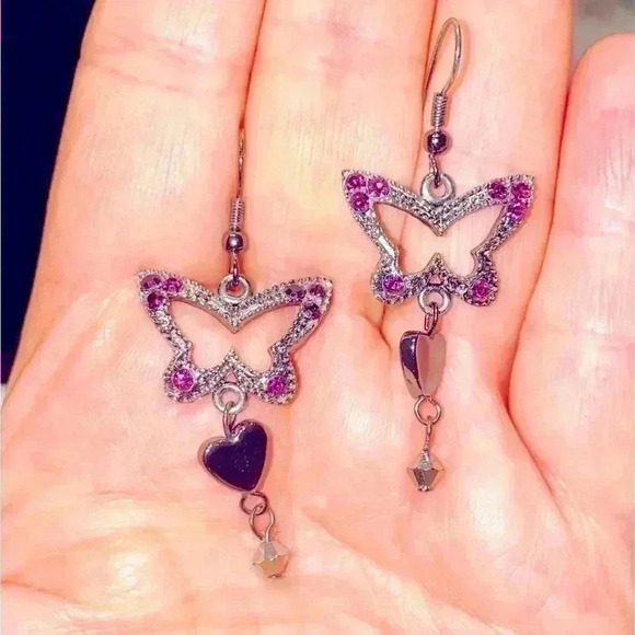 🦋 VINTAGE/ GOTHIC 🦋 LOOK BRAND NEW BUTTERFLIES 🦋  DANGLING EARRINGS - Picture 3 of 4